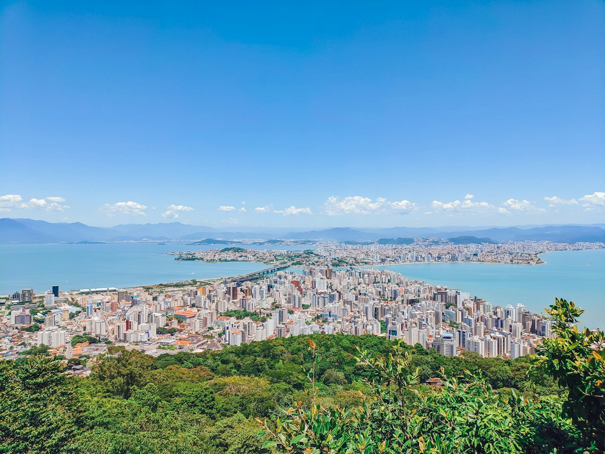 Paisagem urbana ilustrando marketing para advogados em Florianópolis