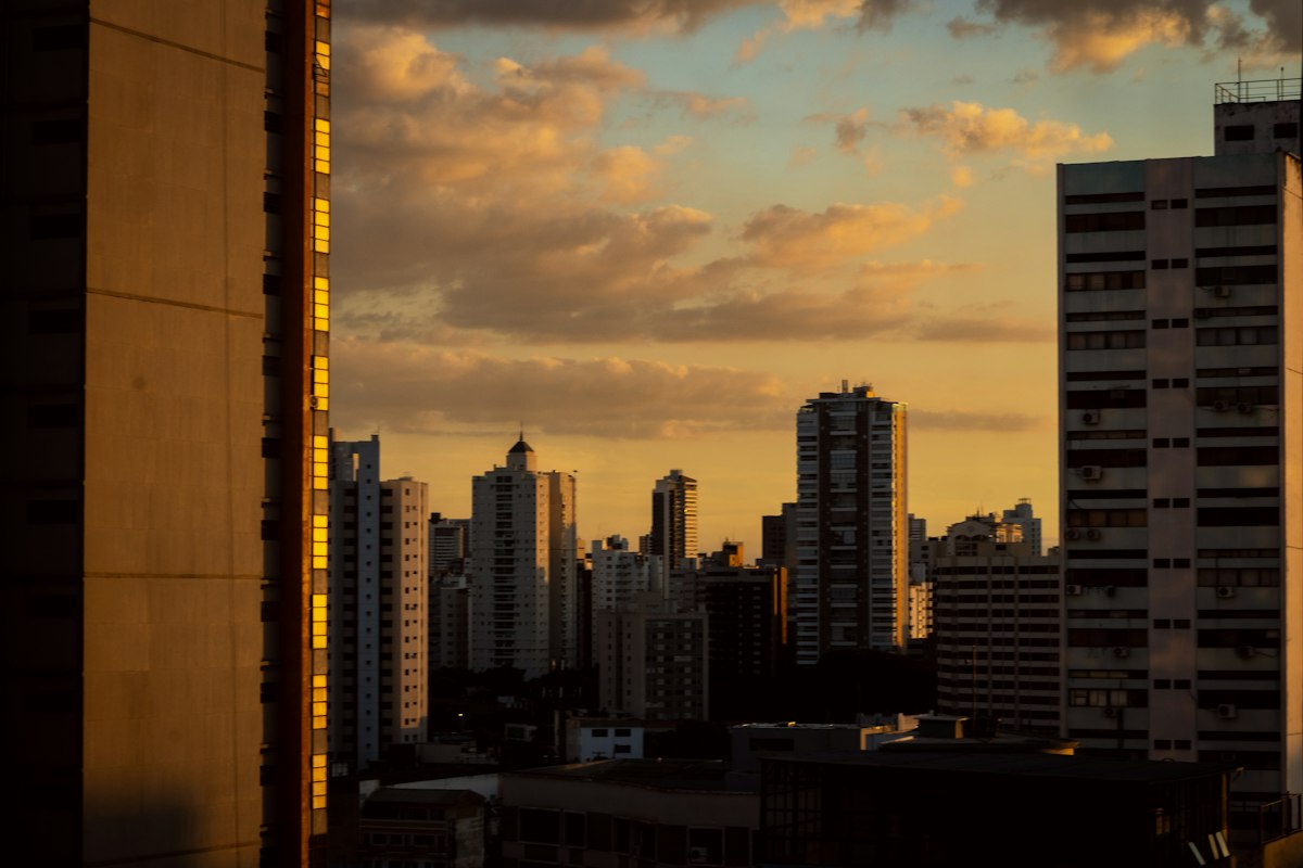 Paisagem urbana ilustrando marketing para advogados em Goiânia